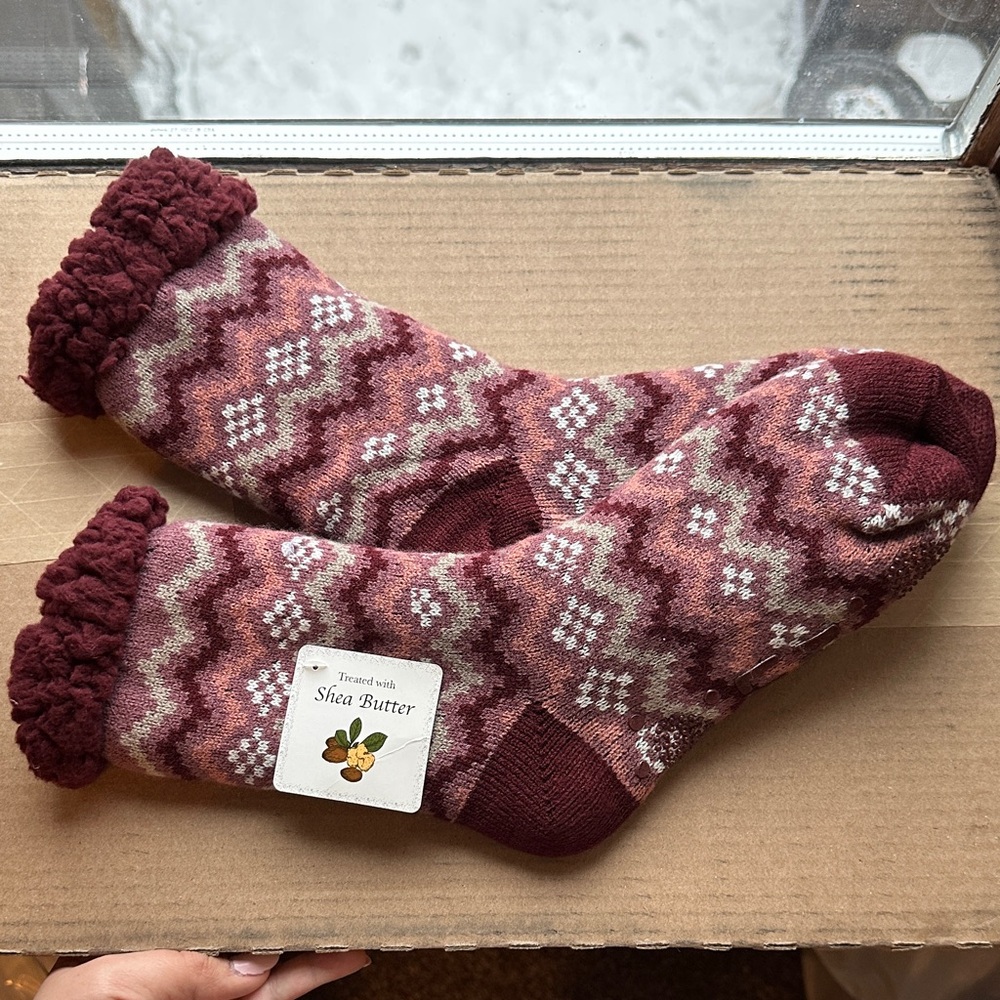 Muk Luks Cozy Maroon and Pink Patterned Socks